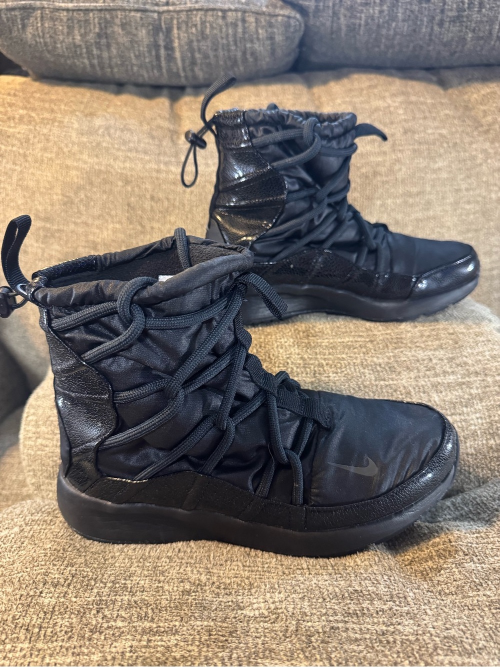 Nike Women's Tanjun High Rise Boots Triple Black AO0355-004 Size 6